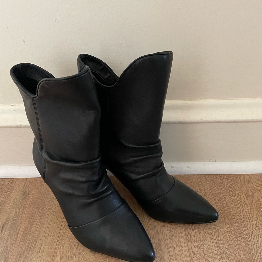 Vince Camuto Ankle Boot✨✨NEVER WORN
